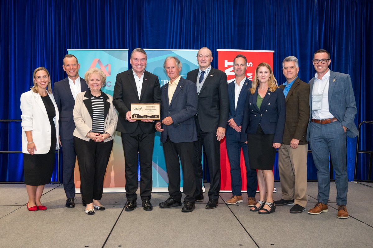 Mayor Tom Dyas and Councillors Maxine DeHart and Gord Lovegrove accept the Community Excellence Award in the asset management category from the UBCM, along with City staff members.